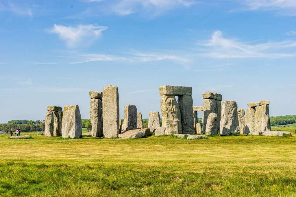 ENJOY STONEHENGE 6 HOUR
ROUND TRIP FROM YOUR HOTE
